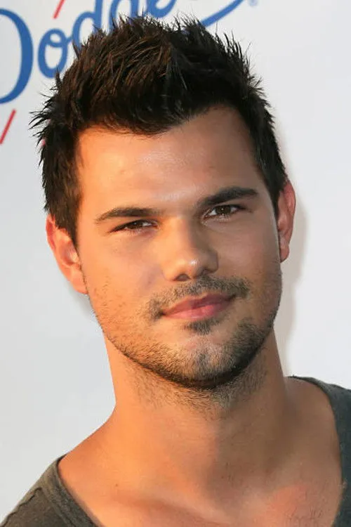 Taylor Lautner photo