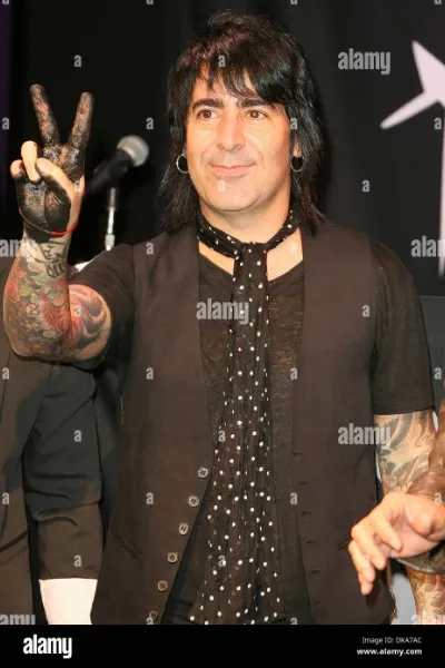 Alex González (musician) photo