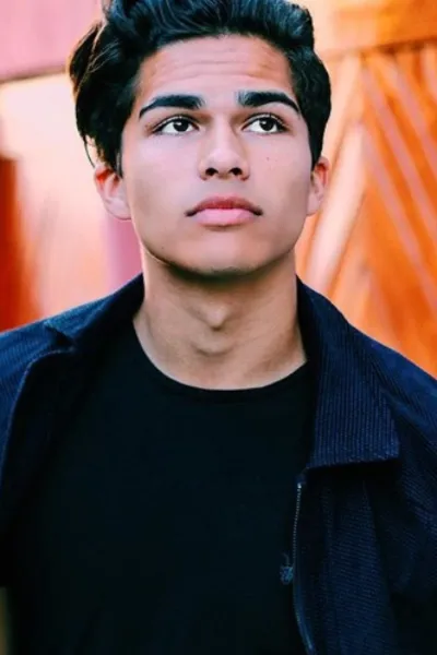 Alex Aiono photo