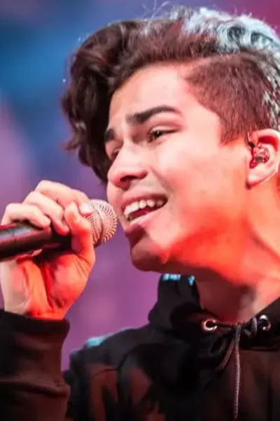 Alex Aiono photo
