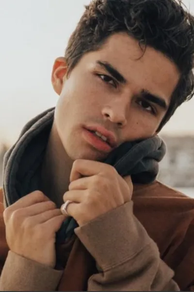 Alex Aiono photo