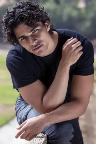 Alex Aiono photo