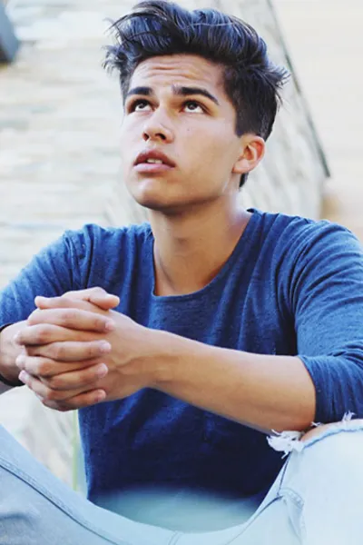 Alex Aiono photo
