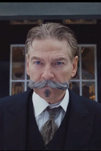 Hercule Poirot (Kenneth Branagh)