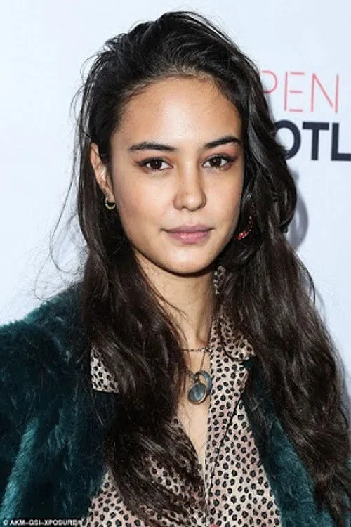 Courtney Eaton photo