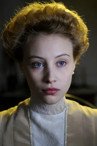 Sarah Gadon photo