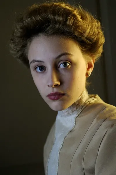 Sarah Gadon photo