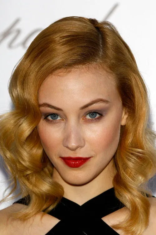 Sarah Gadon photo