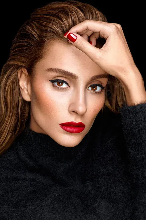 Özge Ulusoy photo