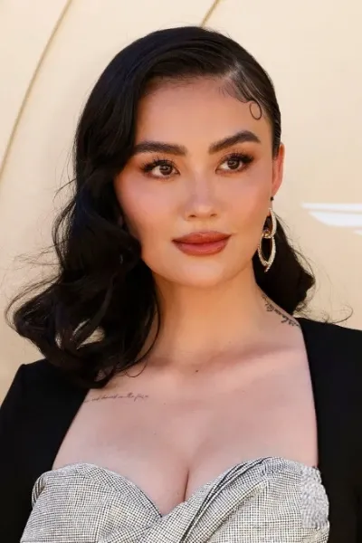 AGNEZ MO