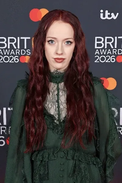Amybeth McNulty photo
