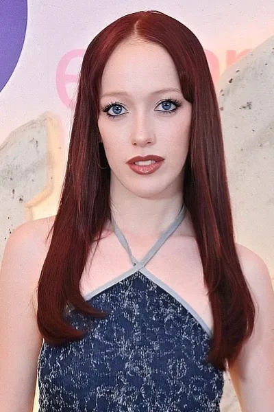 Amybeth McNulty photo