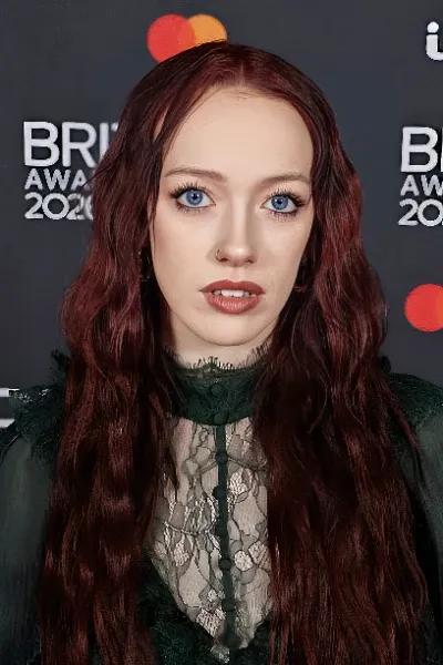 Amybeth McNulty photo