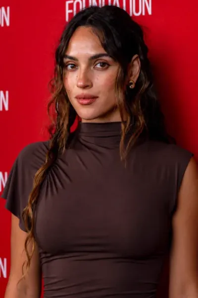 Adria Arjona photo
