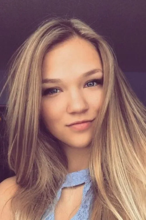 Julia Hart photo