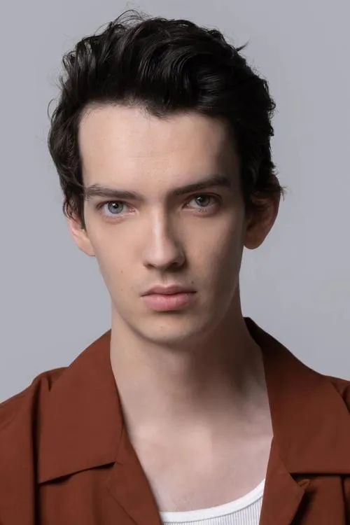 Kodi Smit-McPhee photo