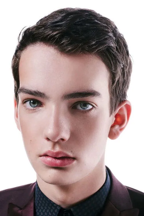 Kodi Smit-McPhee photo