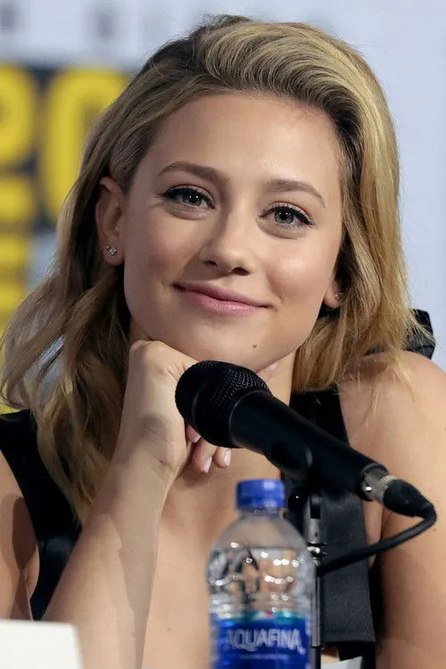 Lili Reinhart photo