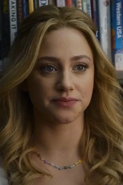 Lili Reinhart photo