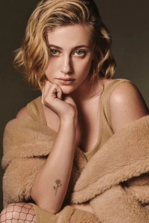 Lili Reinhart photo
