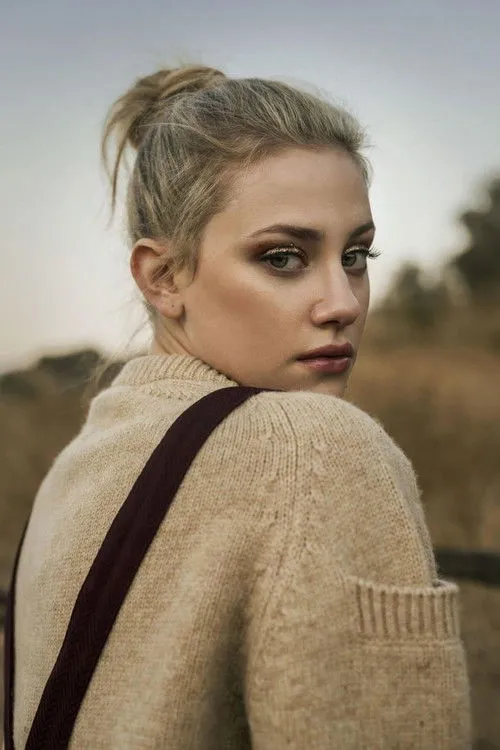 Lili Reinhart photo