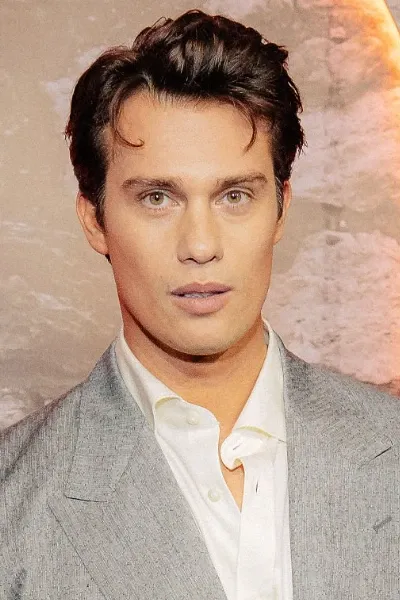 Nicholas Galitzine photo