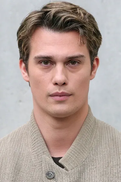 Nicholas Galitzine photo