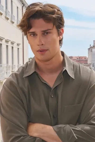 Nicholas Galitzine photo