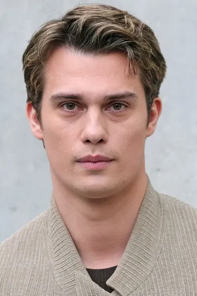 Nicholas Galitzine photo