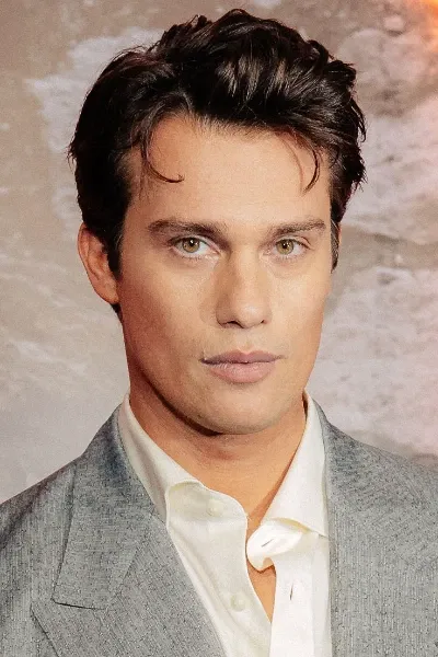 Nicholas Galitzine photo