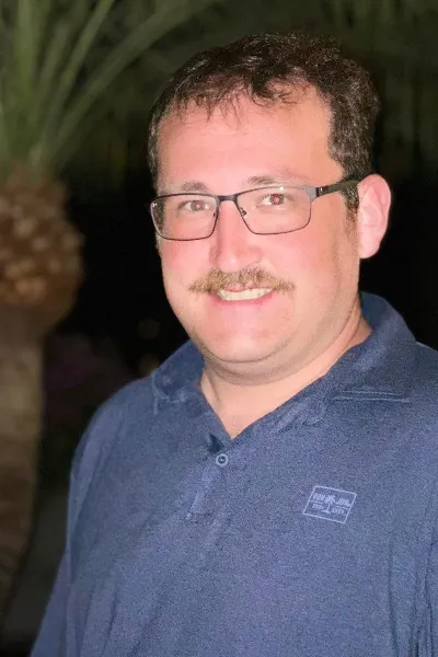 Alec Leos  photo