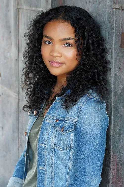 Mia Isaac photo