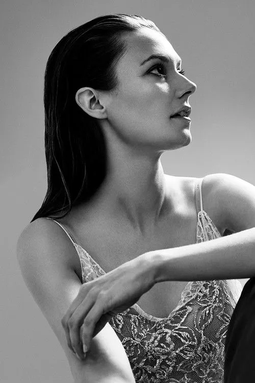 Lydia Wilson photo