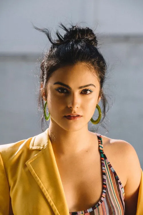 Camila Mendes photo