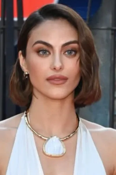 Camila Mendes photo