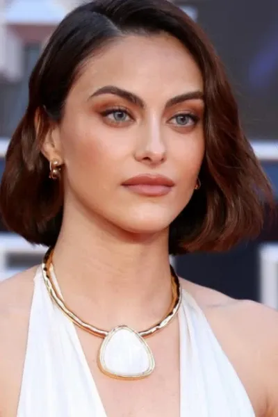 Camila Mendes photo