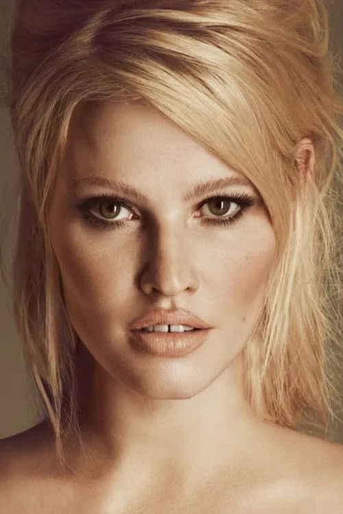 Lara Stone photo