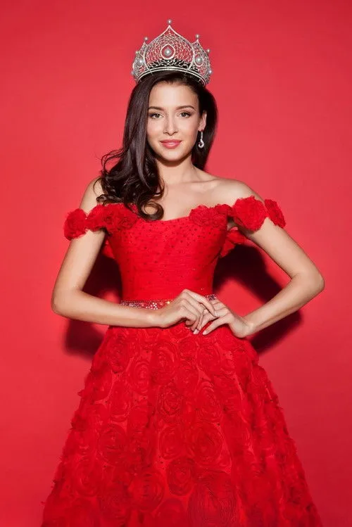 Sofia Nikitchuk photo