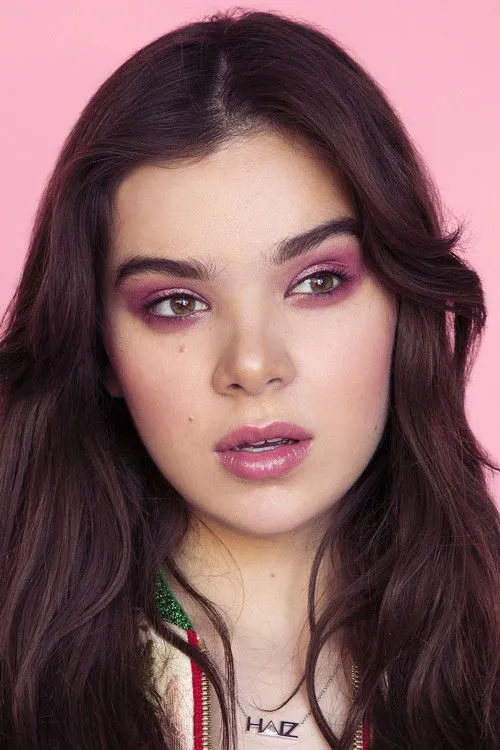 Hailee Steinfeld photo