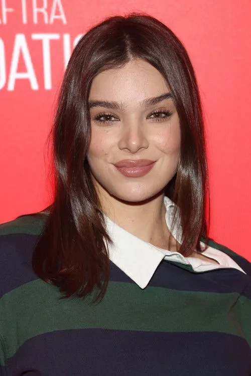 Hailee Steinfeld photo
