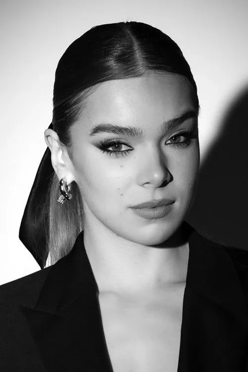 Hailee Steinfeld photo