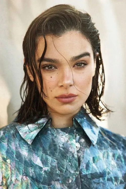 Hailee Steinfeld photo