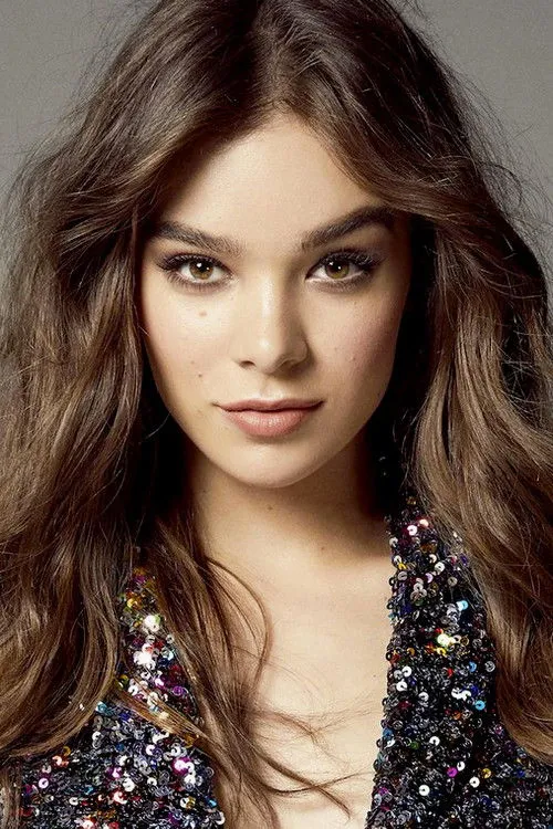 Hailee Steinfeld photo