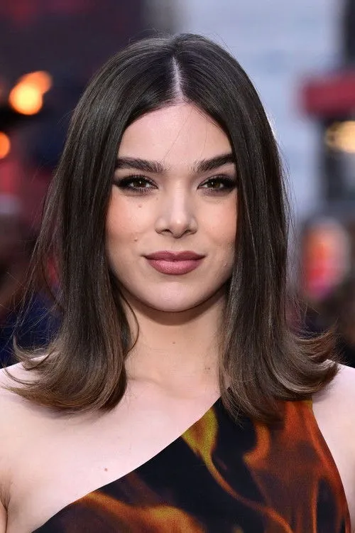 Hailee Steinfeld photo