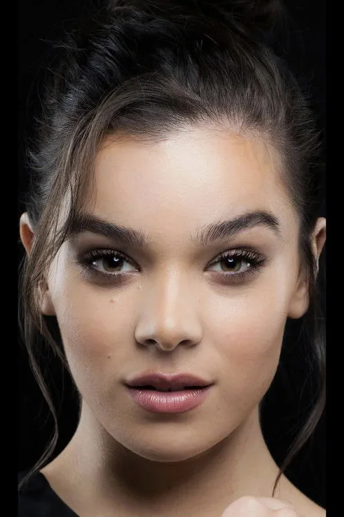Hailee Steinfeld photo