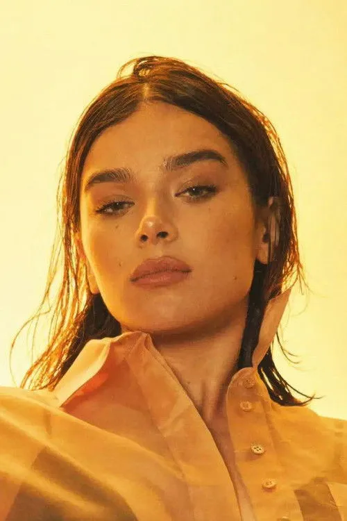 Hailee Steinfeld photo