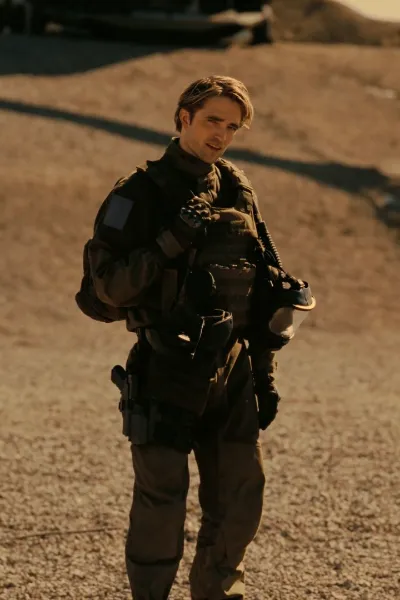 Robert Pattinson photo