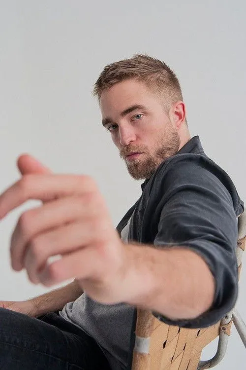 Robert Pattinson photo