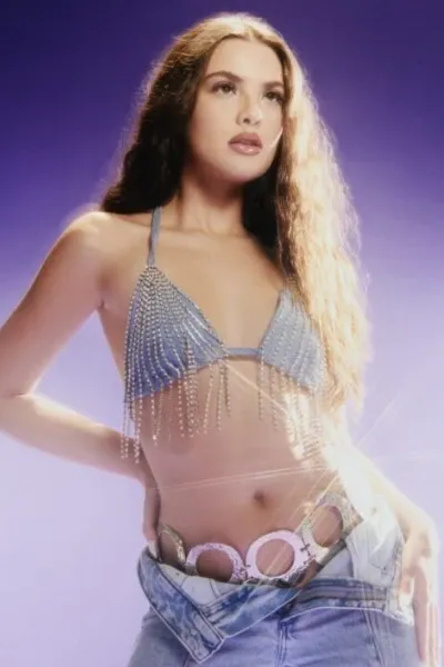 Lívia Inhudes