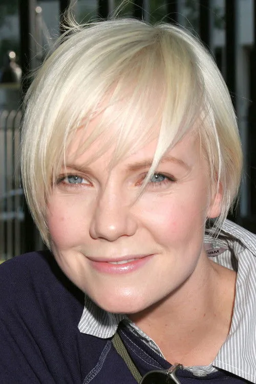 Laura Harris photo